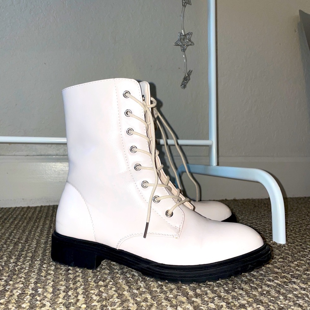 Combat boots